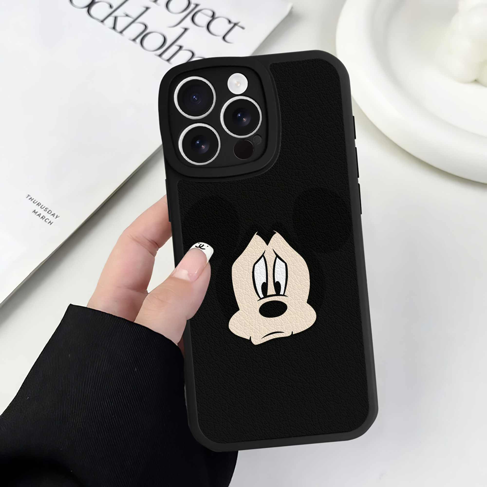 （画像用） ミッキーマウス Mickey Mouse 【iPhone 16シリーズ対応】シリコンスマホケース（レザー調） 材質：シリコン
